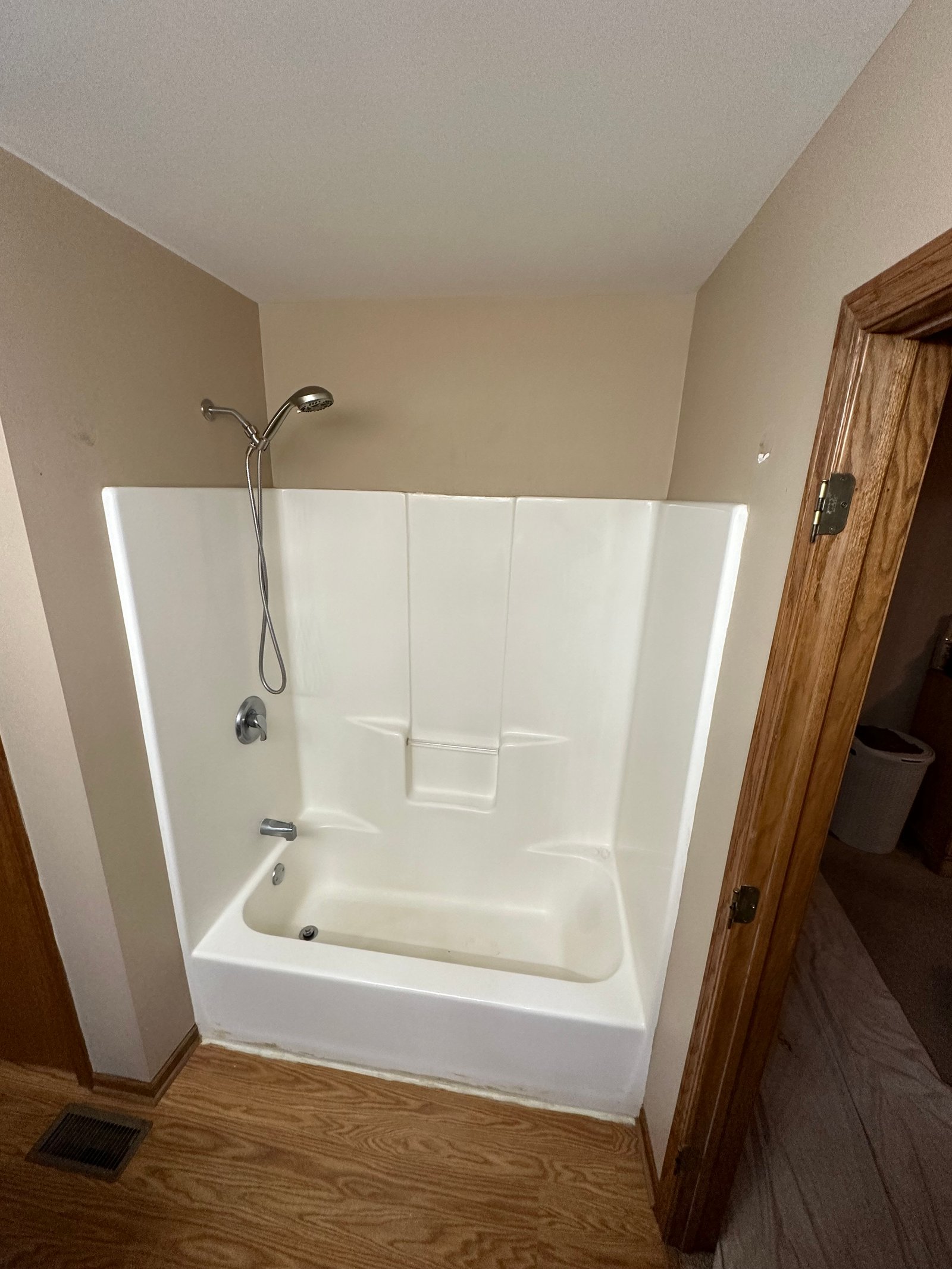 Bathroom before remodel 4